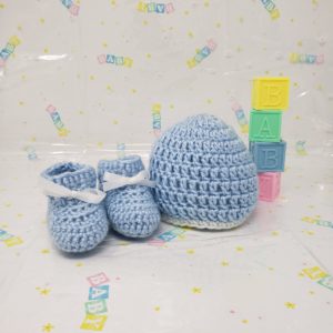 Blue newborn booties and hat set