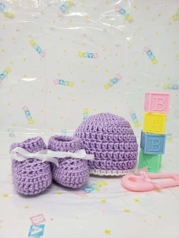 Purple newborn booties and hat set