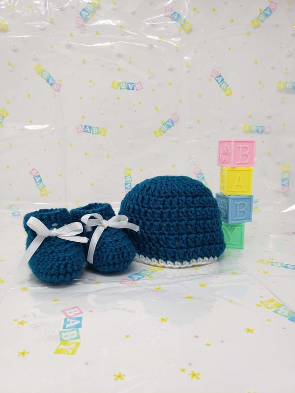 Teal newborn booties and hat set