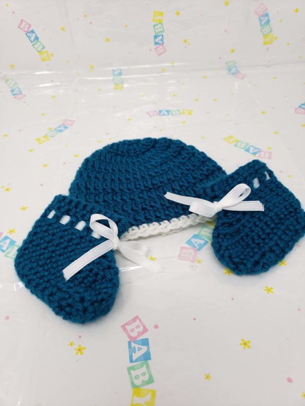 Teal newborn booties and hat set