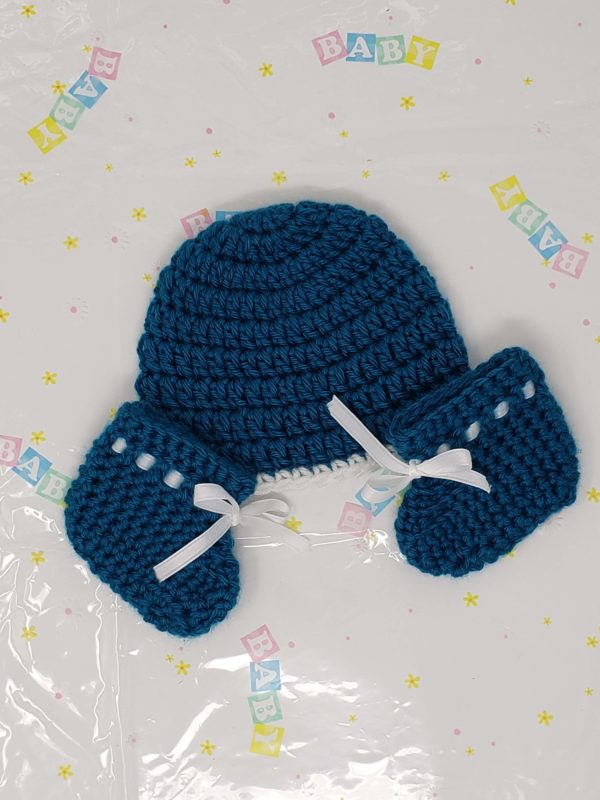 Teal newborn booties and hat set